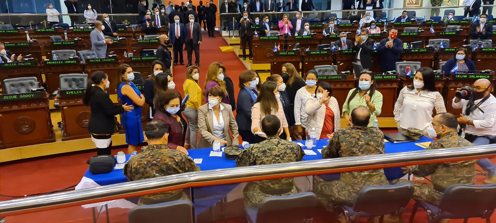 ARENA y FMLN envían diputadas a insultar al Ministro de la Defensa durante interpelación arena-y-fmln-envian-diputadas-a-insultar-al-ministro-de-la-defensa-durante-interpelacion